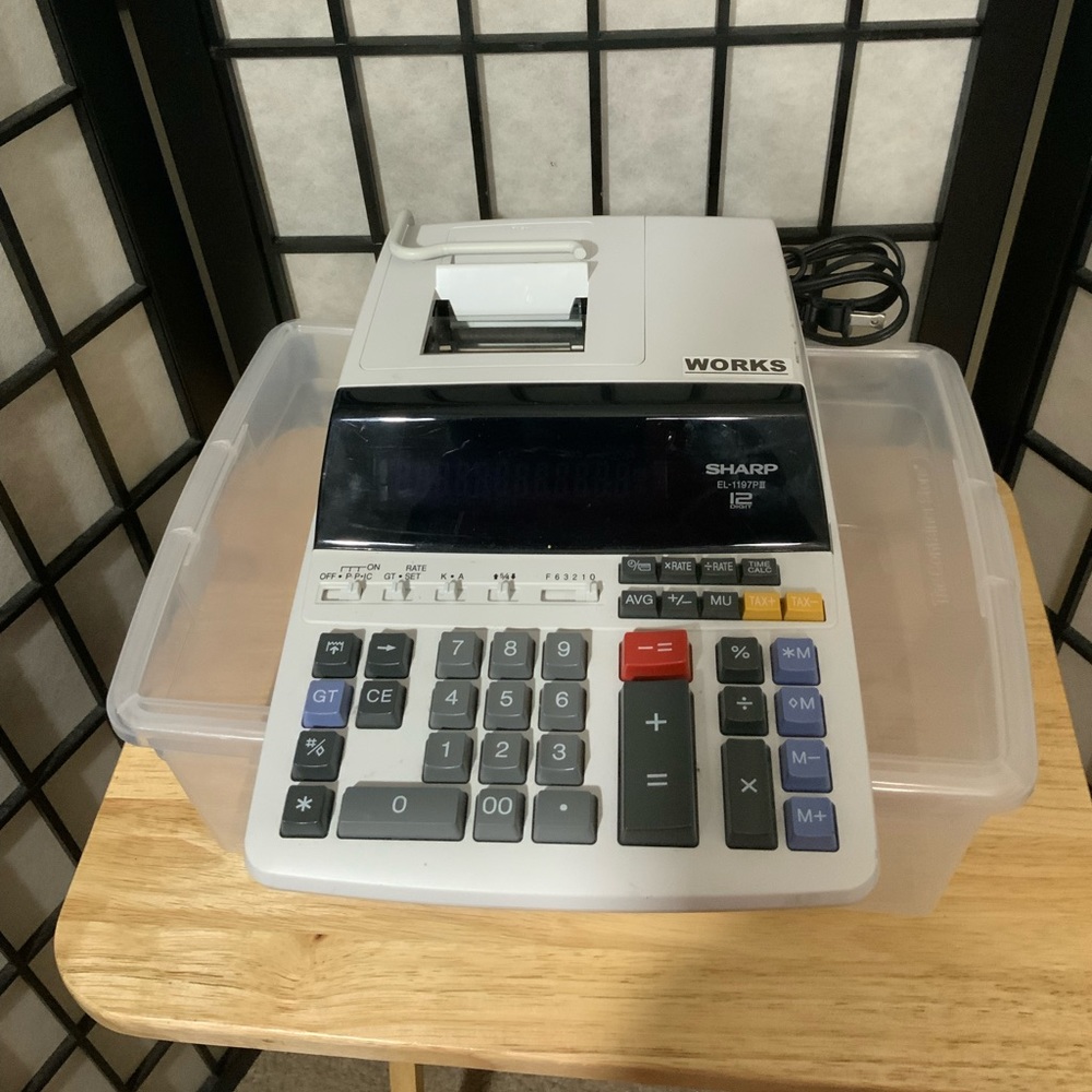 Sharp EL-1197PIII 12 Digit Calculator And It Works. In Great Condition.